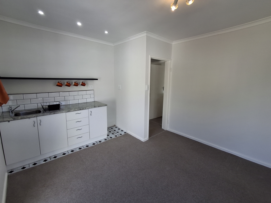 To Let 1 Bedroom Property for Rent in Sunnydale Western Cape